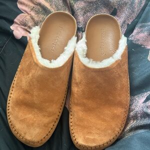 Very pretty and comfortable! I loved them! Fairly used! Excellent condition!